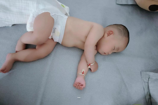 咸宁宝宝脸上有白色斑块 咸宁宝宝脸上有白色斑块